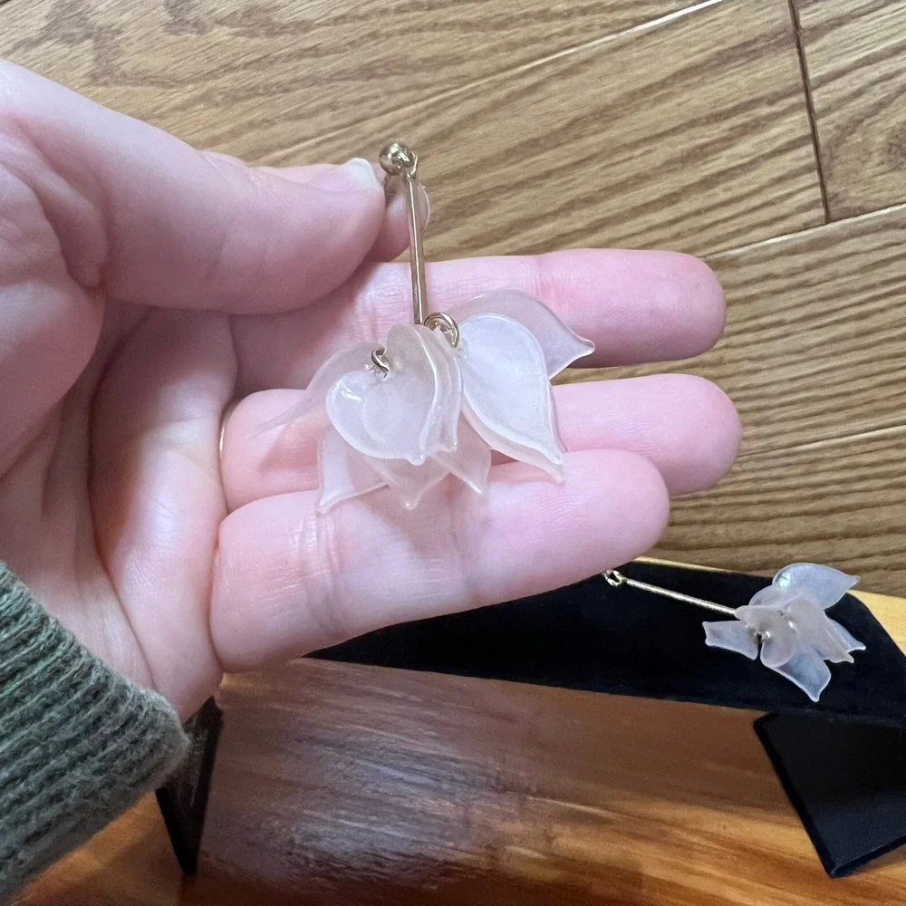 Vtg Gold‎ Tone Long Unique Flower Petal Drop Earrings Costume Jewelry Y2K Boho